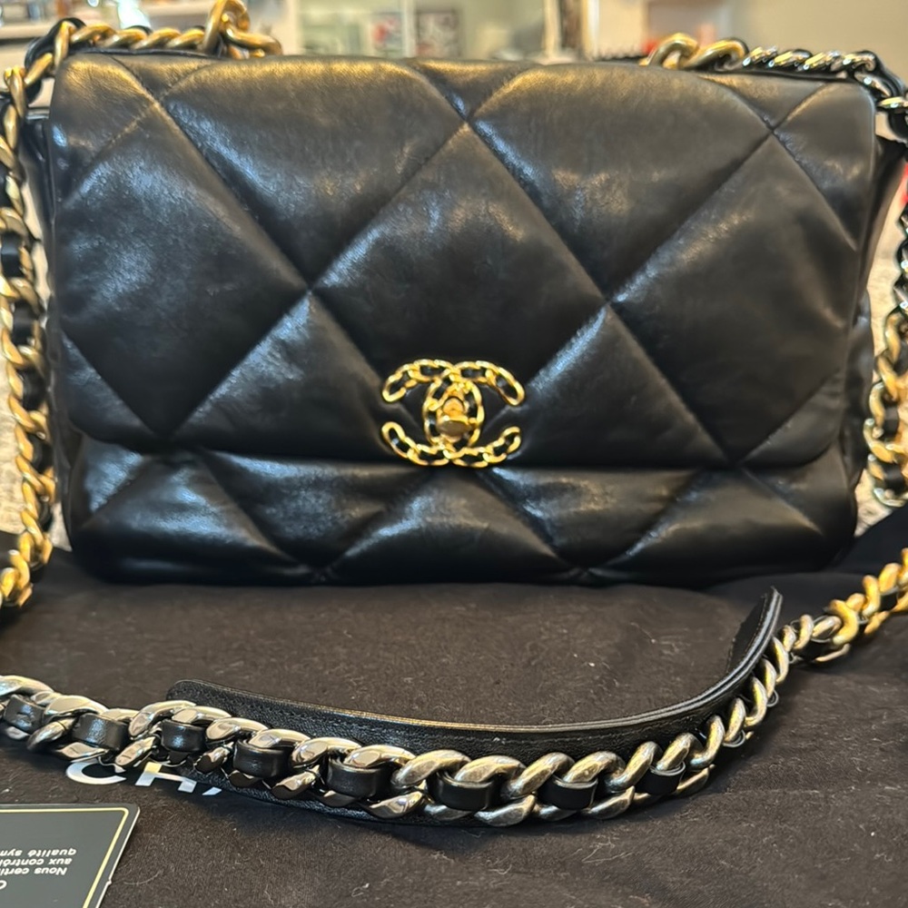 Chanel Black Crossbody Bag with Mixed Chain Strap - Picture 3 of 15